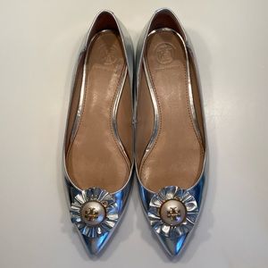 Tory Burch Flats // size 7 // silver with pearl detail